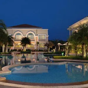 The Palms Town & Country Club - Resort